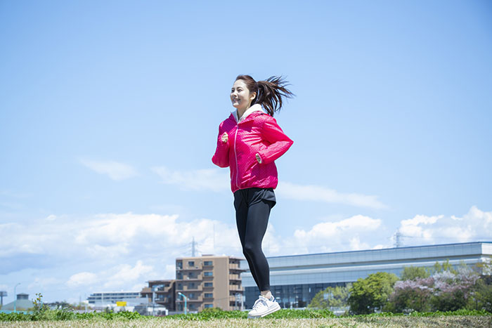 ランニング中の女性