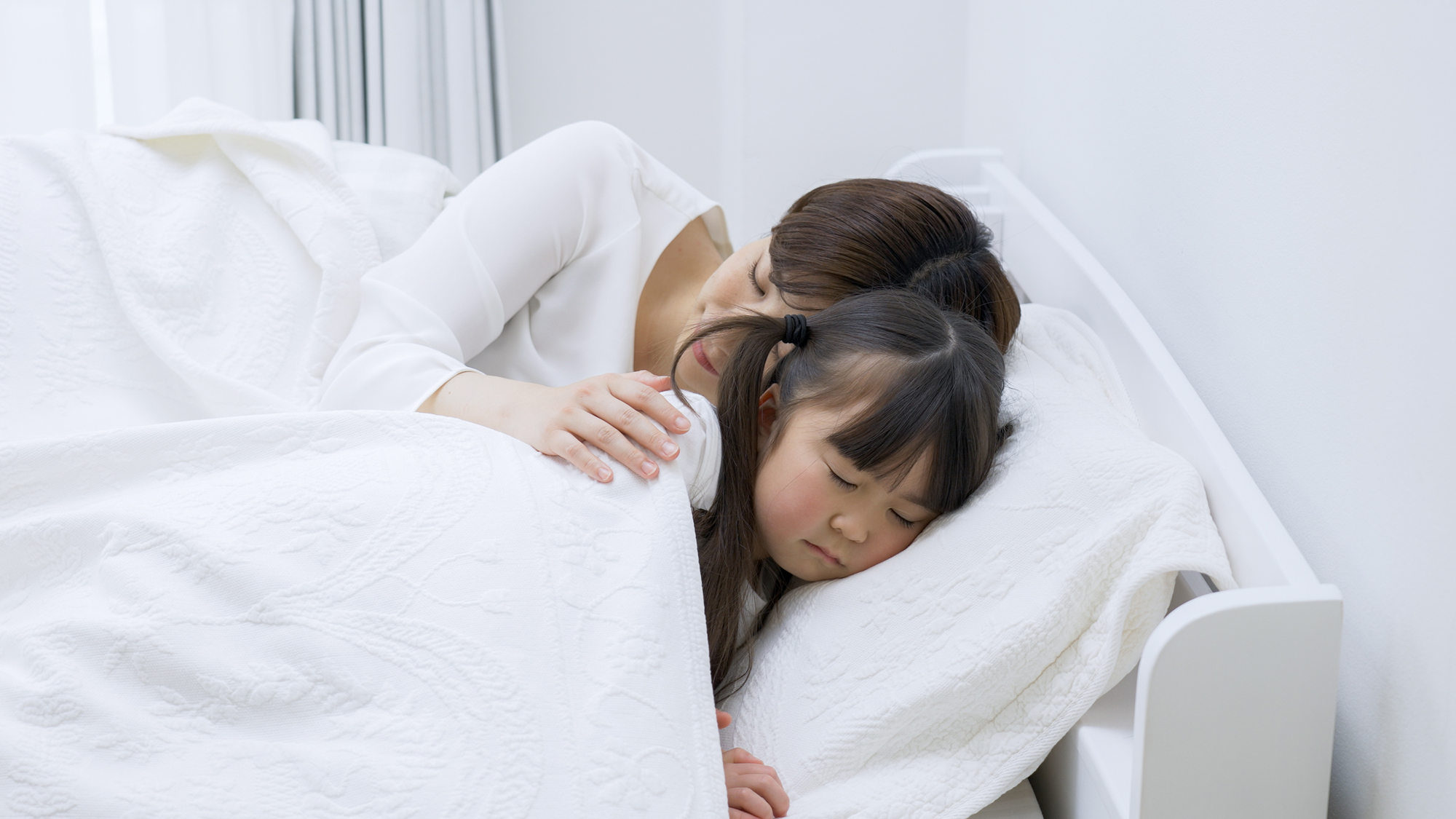 子どものいびき・睡眠時無呼吸症候群には要注意！年齢別に原因を解説