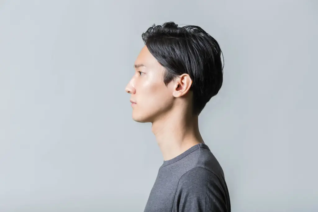 男性の横顔